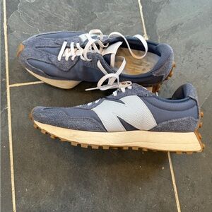 New balance women’s sneakers 327